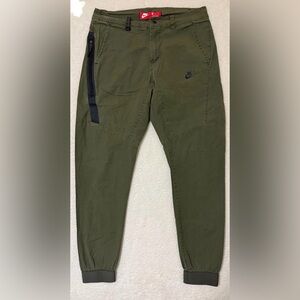 Nike Men's Dark Olive Cargo Pants
